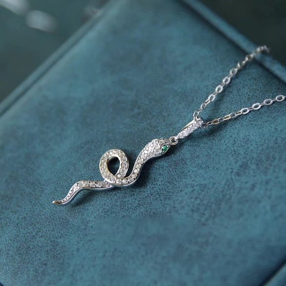 NEW Silver Micro-set Zircon Small Snake Necklace - Picture 5 of 6